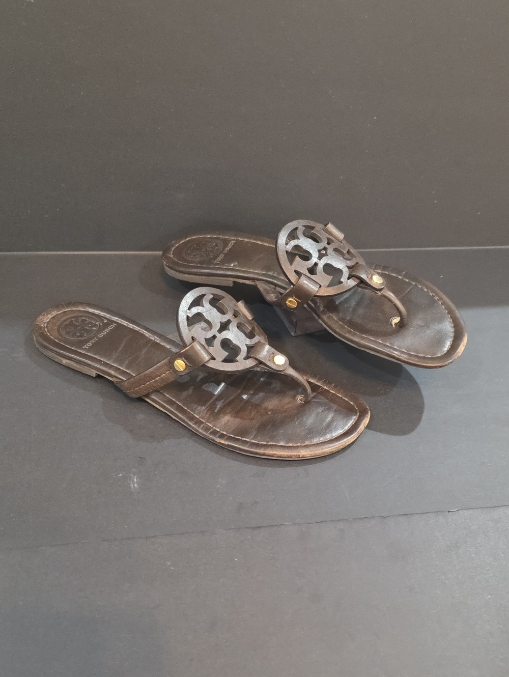 Tory Burch Miller Dark Brown Leather Logo Thong Sandals Size 8